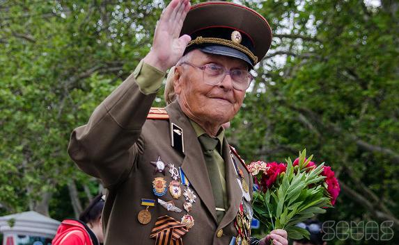 Медведев ввёл бесплатный проезд для ветеранов с 3 по 12 мая